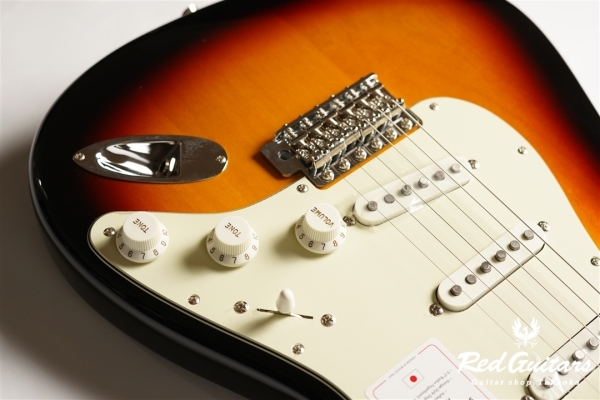 MADE IN JAPAN Traditional II 60s Stratocaster - 3Tone Sunburst